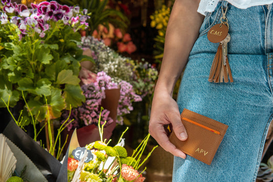 Llavero con colgante de flecos Pinewood